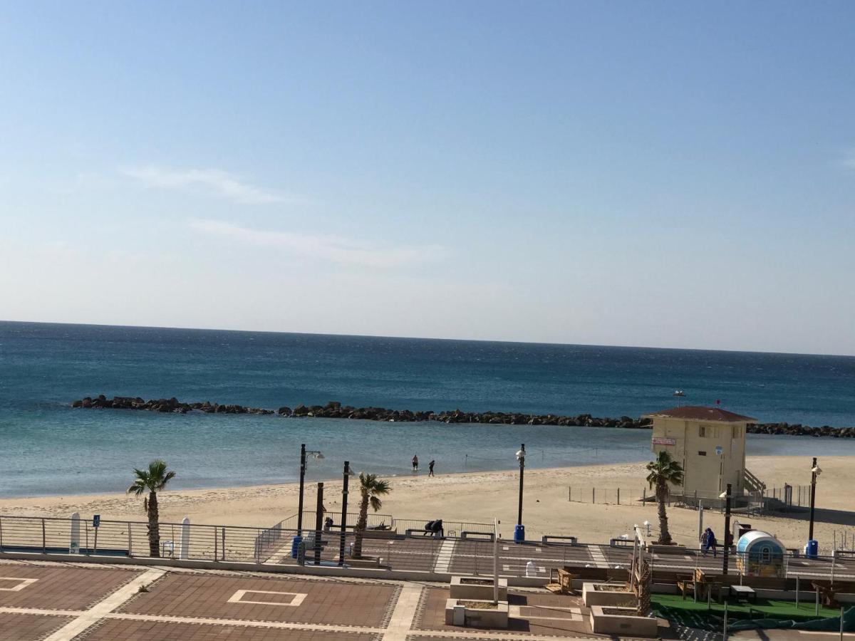 Suite On The Beach Haifa Exterior photo